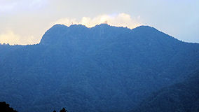 三つ峠 駅から見る山頂