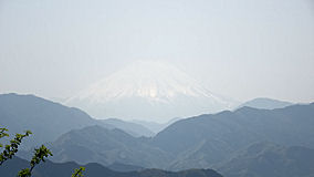 高尾山　うっすら富士山