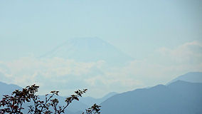 高尾山　うっすら富士山