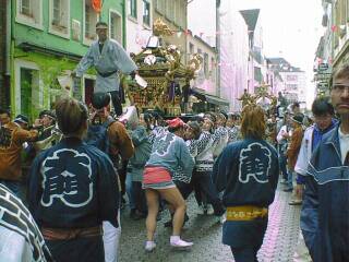 �f���b�Z���h���t�̒��S�X